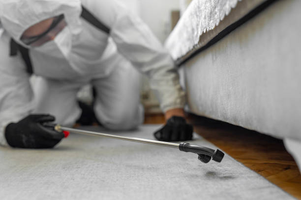 Professional Rodent Control technician working in De Soto Parish County, LA
